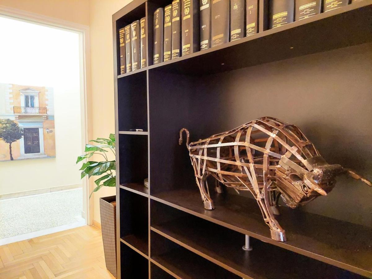 אתונה Grand Apartment In Parliament Square מראה חיצוני תמונה